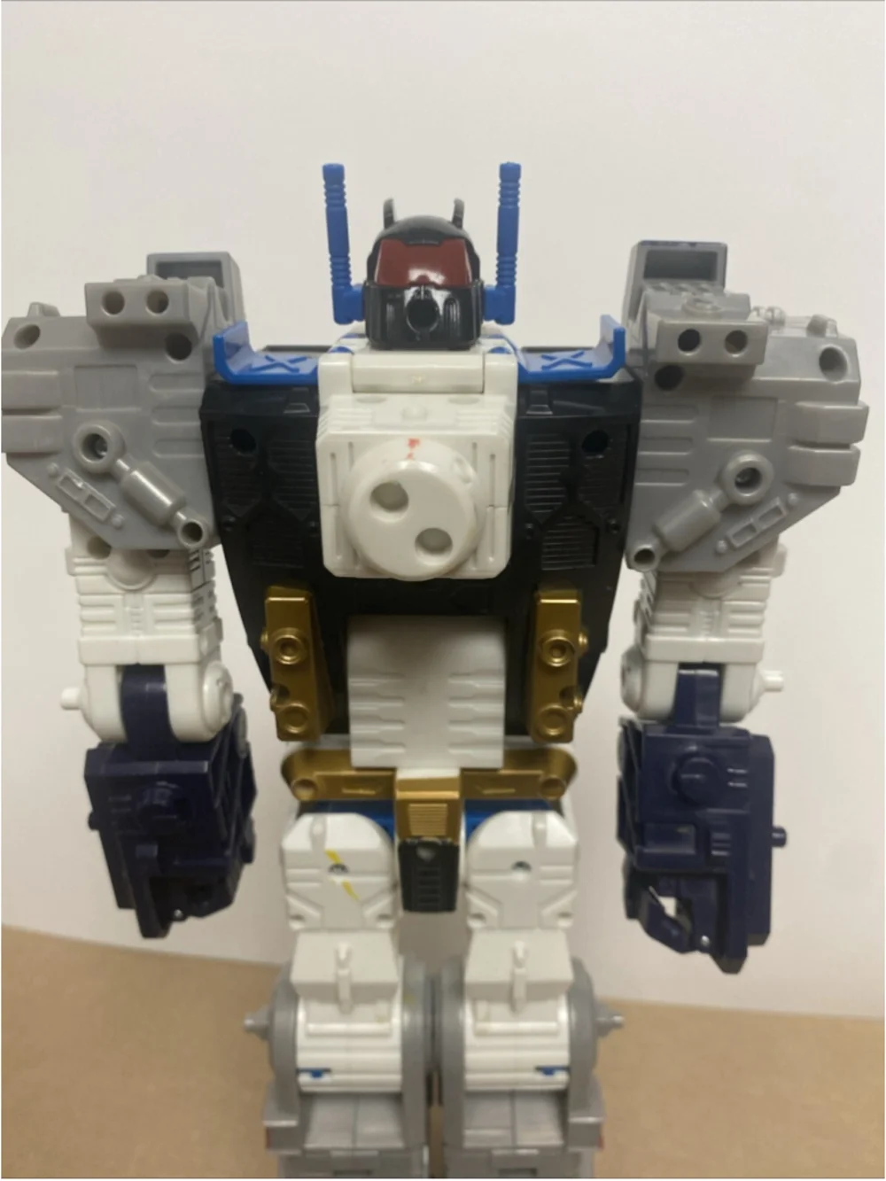 Hasbro Transformers Cybertron Leader Class Metroplex Action Figure